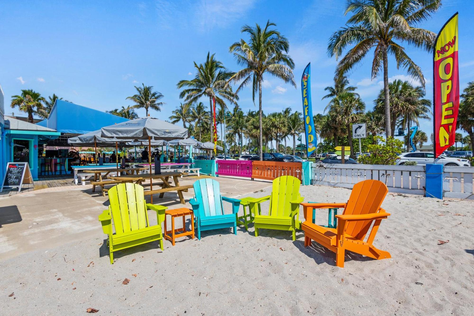 Oceanfront Inn Room #16- Ocean View Balcony 2 Full Beds Fort Pierce Exterior photo